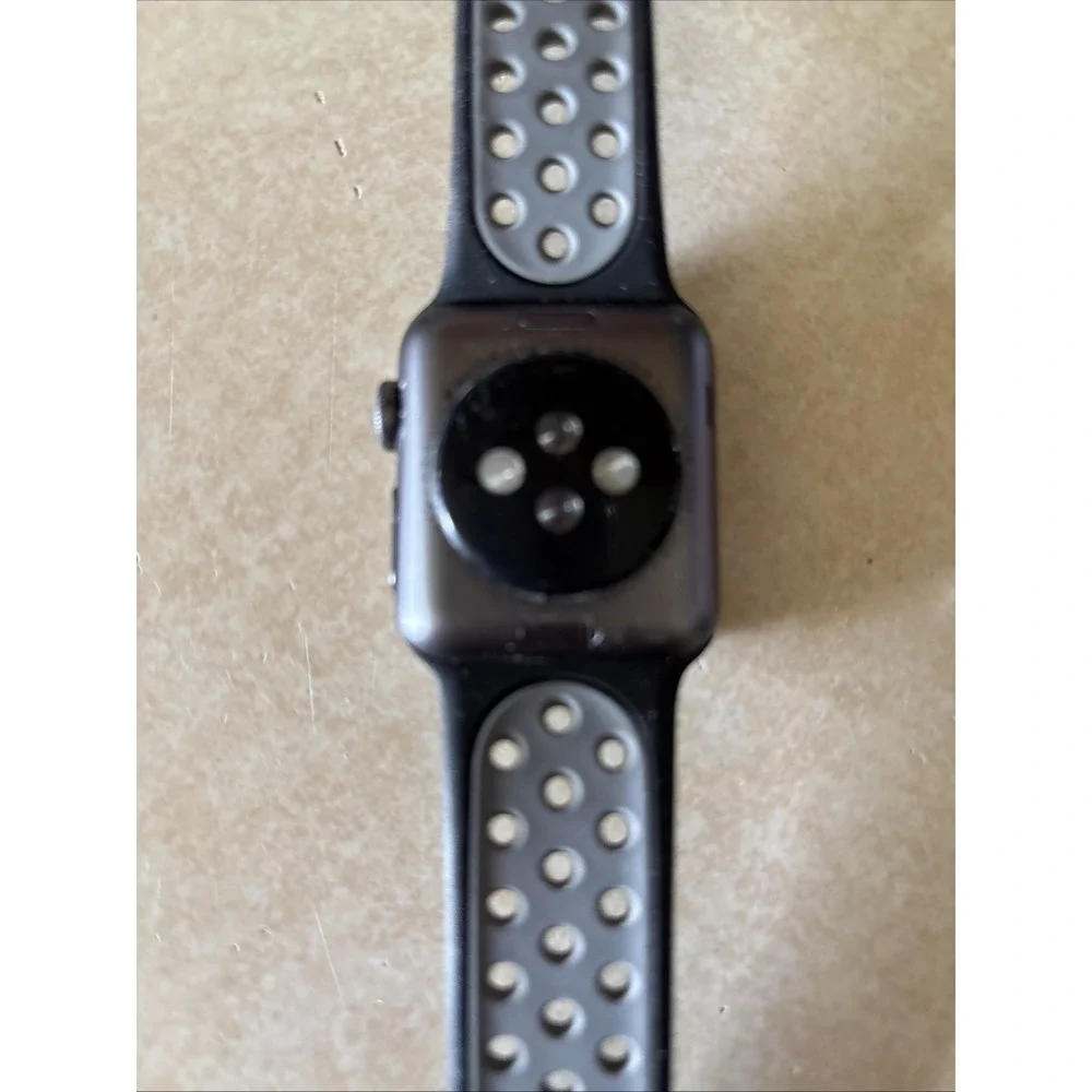 Apple Watch Series 3 38mm Gray Aluminum USED